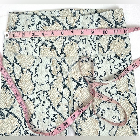 All Fenix x Anthropologie Python Snakeskin Print 7/8 Leggings - Picture 11 of 15